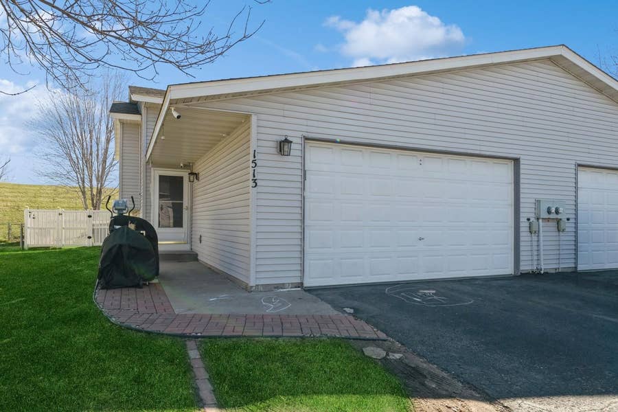 Property photo for 1513 Mcintosh Circle, Shakopee, MN