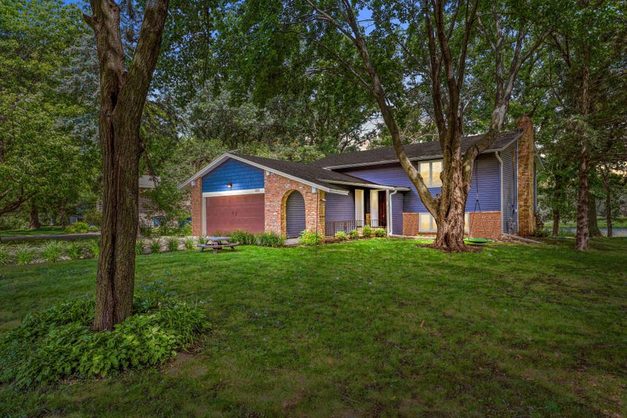 Property photo for 2555 Geneva Avenue N, Oakdale, MN