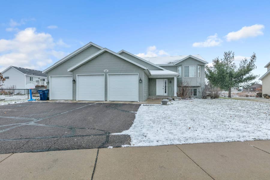 Property photo for 1607 W Oakes Drive, Saint Cloud, MN