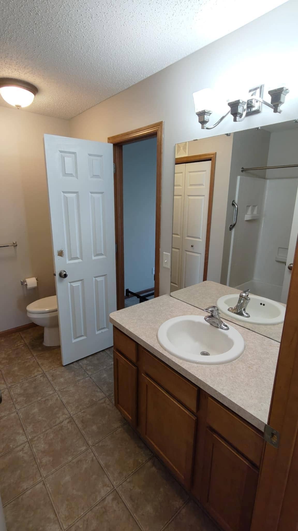 4970 149th Street N, #3, Hugo, MN 55038 Upper Level Bathroom