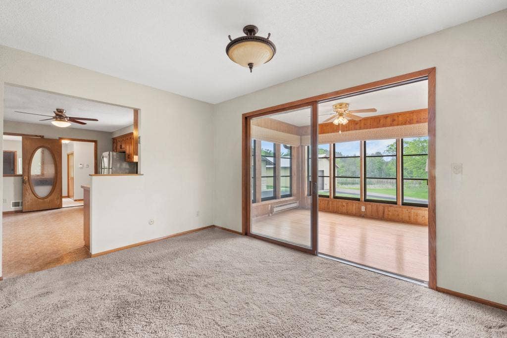 2591 Carver Avenue E, Maplewood, MN 55119 2591 Carver Avenue E, Maplewood, MN 55119