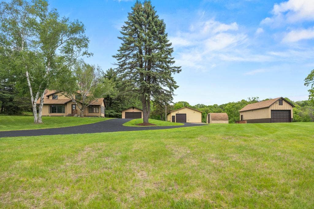 2591 Carver Avenue E, Maplewood, MN 55119 2591 Carver Avenue E, Maplewood, MN 55119