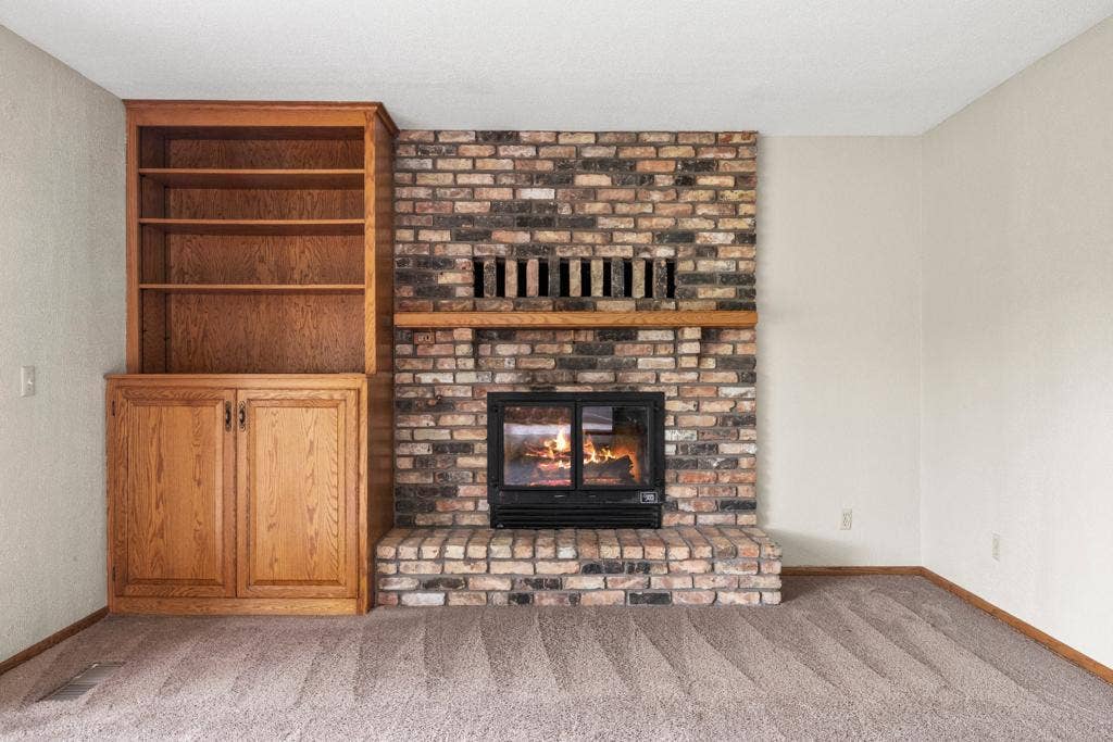 2591 Carver Avenue E, Maplewood, MN 55119 2591 Carver Avenue E, Maplewood, MN 55119