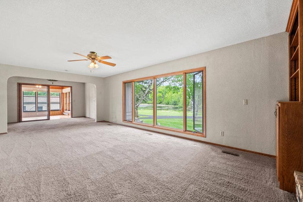 2591 Carver Avenue E, Maplewood, MN 55119 2591 Carver Avenue E, Maplewood, MN 55119