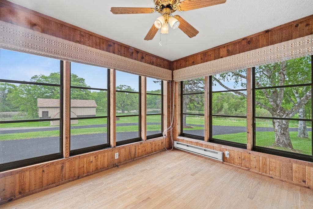 2591 Carver Avenue E, Maplewood, MN 55119 2591 Carver Avenue E, Maplewood, MN 55119