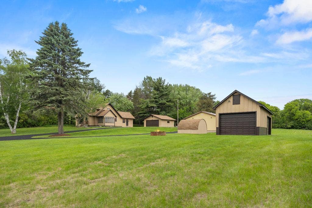 2591 Carver Avenue E, Maplewood, MN 55119 2591 Carver Avenue E, Maplewood, MN 55119