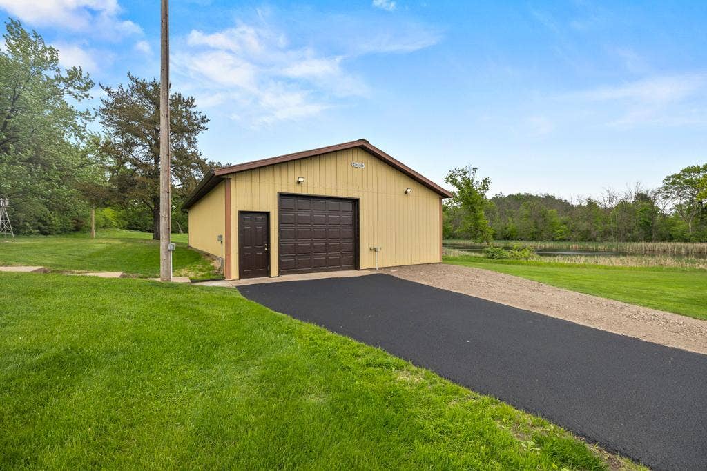2591 Carver Avenue E, Maplewood, MN 55119 2591 Carver Avenue E, Maplewood, MN 55119