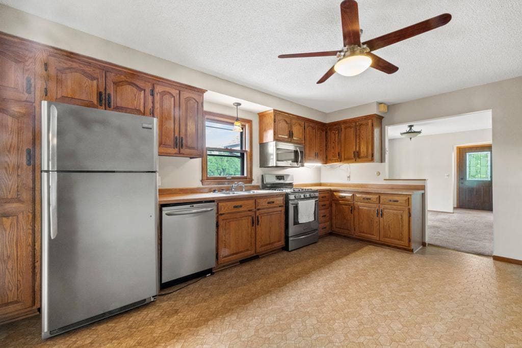 2591 Carver Avenue E, Maplewood, MN 55119 2591 Carver Avenue E, Maplewood, MN 55119