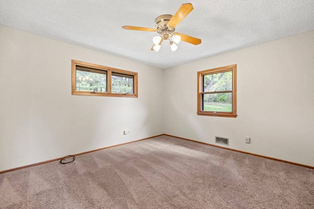 2591 Carver Avenue E, Maplewood, MN 55119 2591 Carver Avenue E, Maplewood, MN 55119