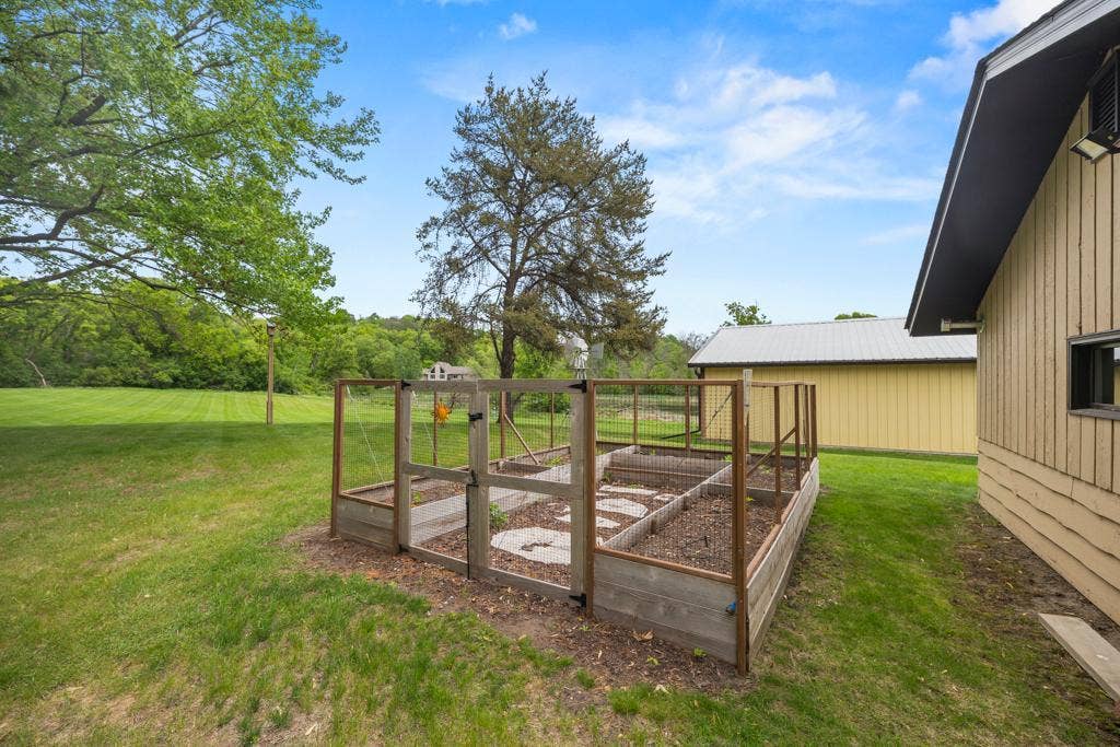 2591 Carver Avenue E, Maplewood, MN 55119 2591 Carver Avenue E, Maplewood, MN 55119