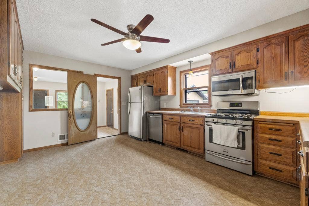 2591 Carver Avenue E, Maplewood, MN 55119 2591 Carver Avenue E, Maplewood, MN 55119