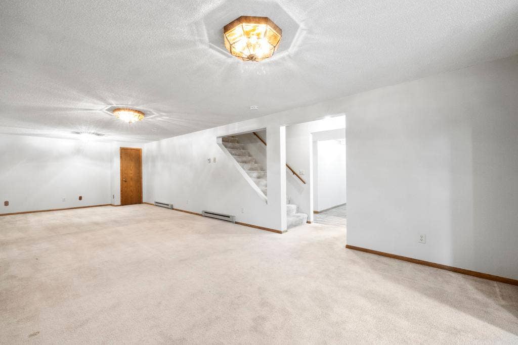 2591 Carver Avenue E, Maplewood, MN 55119 2591 Carver Avenue E, Maplewood, MN 55119