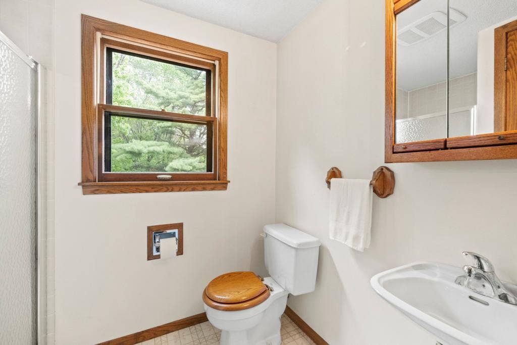 2591 Carver Avenue E, Maplewood, MN 55119 2591 Carver Avenue E, Maplewood, MN 55119