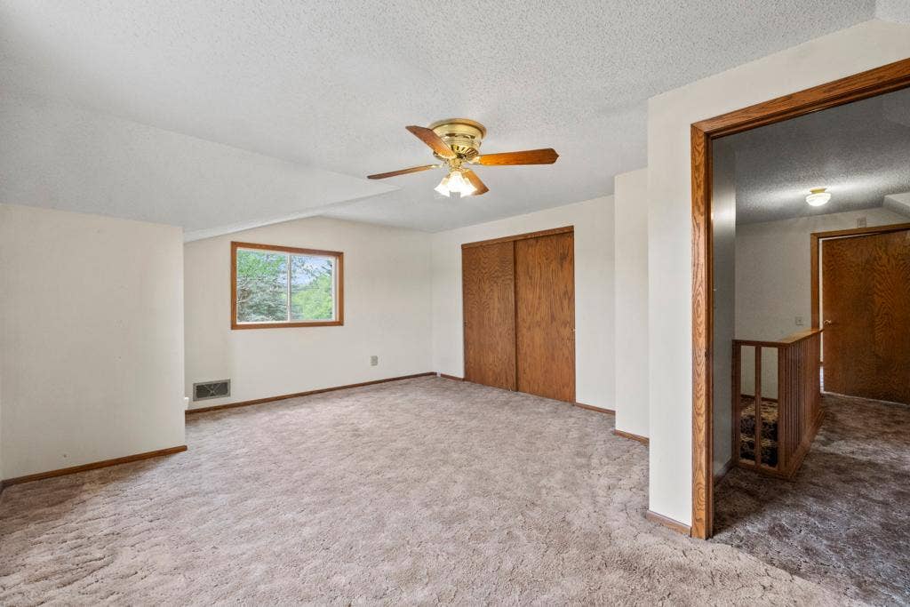 2591 Carver Avenue E, Maplewood, MN 55119 2591 Carver Avenue E, Maplewood, MN 55119