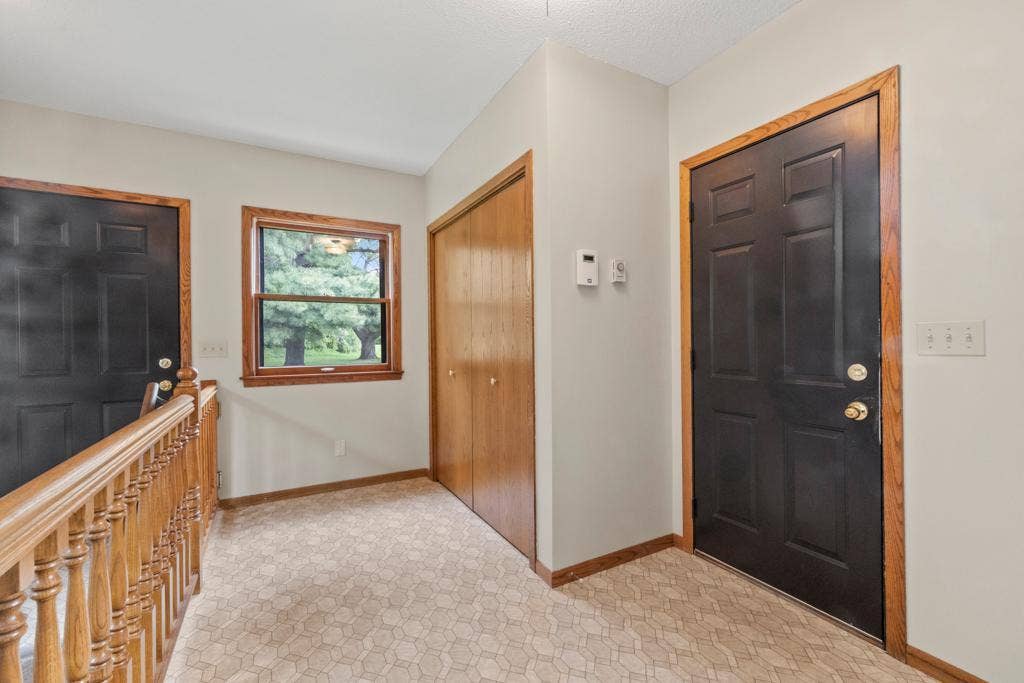 2591 Carver Avenue E, Maplewood, MN 55119 2591 Carver Avenue E, Maplewood, MN 55119