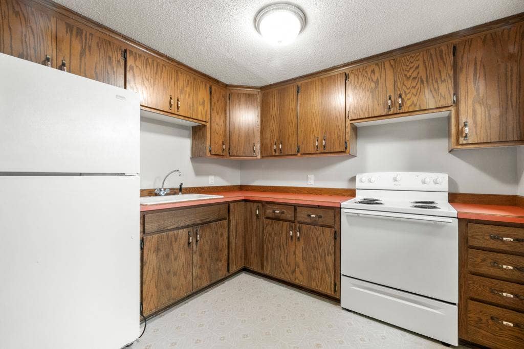 2591 Carver Avenue E, Maplewood, MN 55119 2591 Carver Avenue E, Maplewood, MN 55119