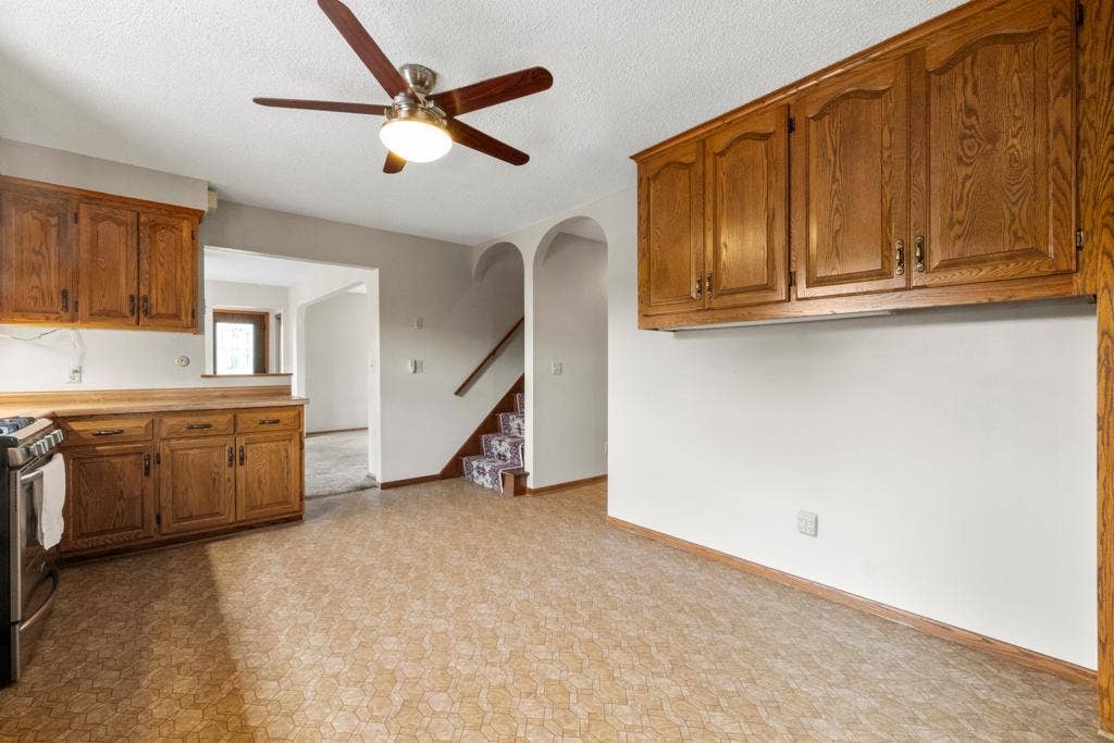 2591 Carver Avenue E, Maplewood, MN 55119 2591 Carver Avenue E, Maplewood, MN 55119