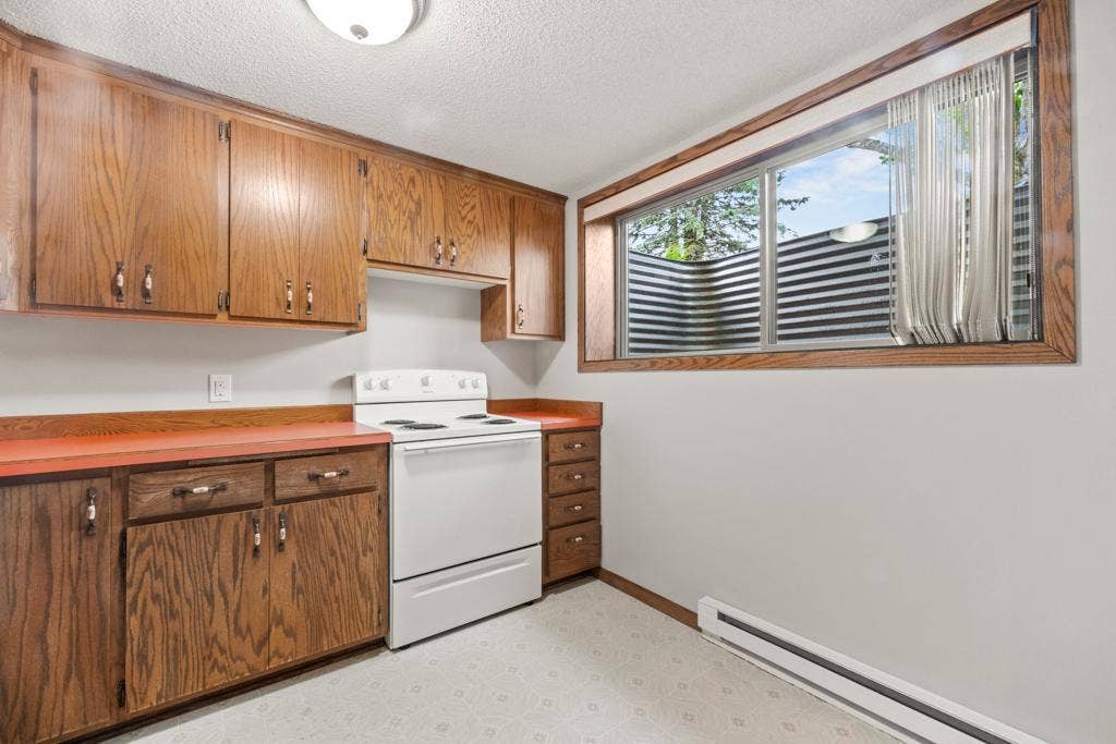 2591 Carver Avenue E, Maplewood, MN 55119 2591 Carver Avenue E, Maplewood, MN 55119