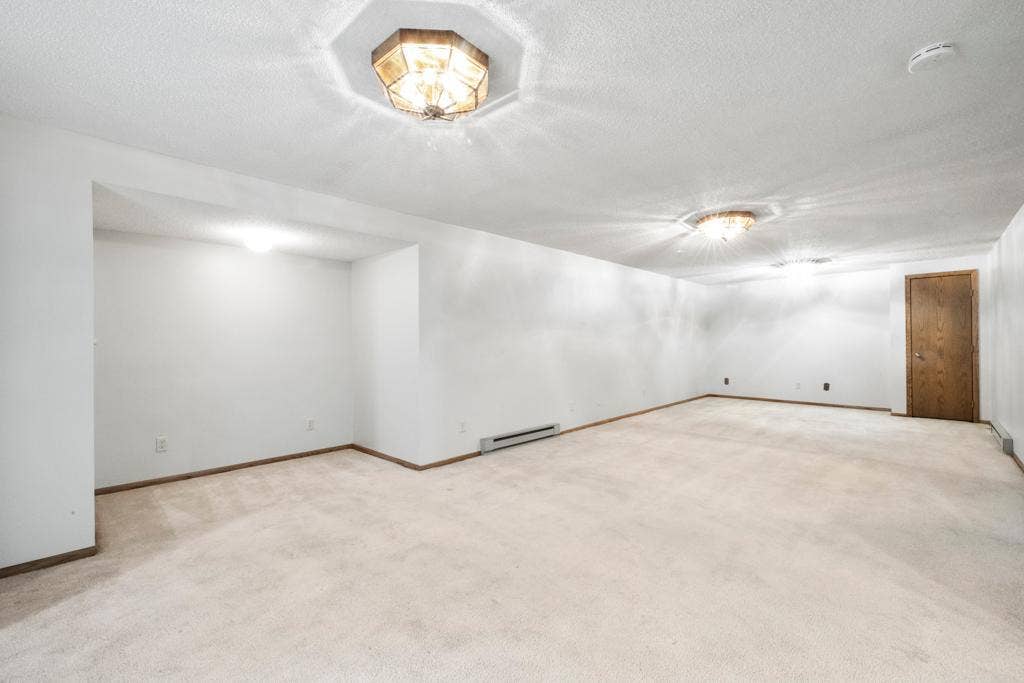 2591 Carver Avenue E, Maplewood, MN 55119 2591 Carver Avenue E, Maplewood, MN 55119