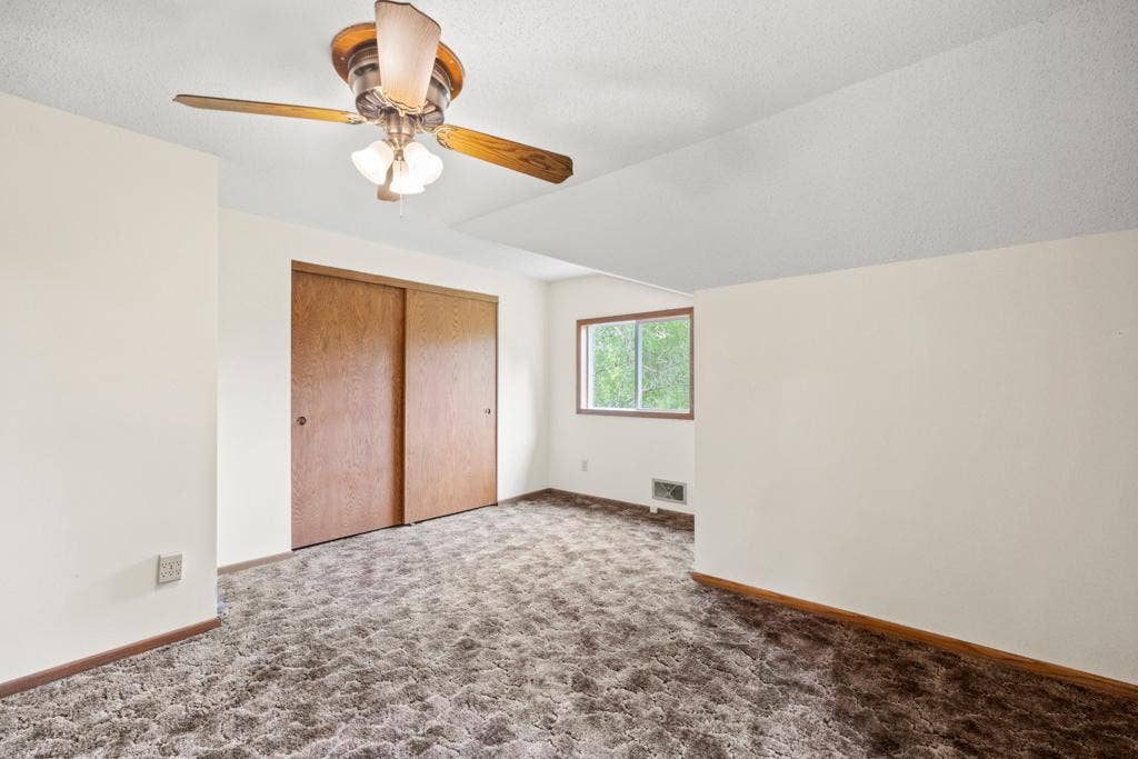 2591 Carver Avenue E, Maplewood, MN 55119 2591 Carver Avenue E, Maplewood, MN 55119