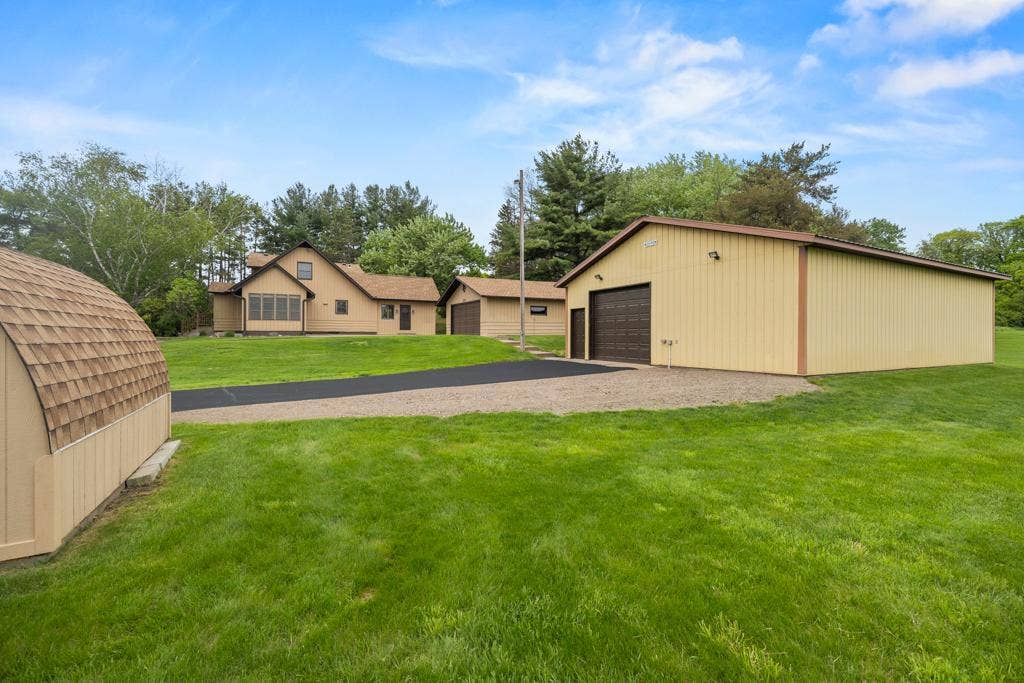 2591 Carver Avenue E, Maplewood, MN 55119 2591 Carver Avenue E, Maplewood, MN 55119