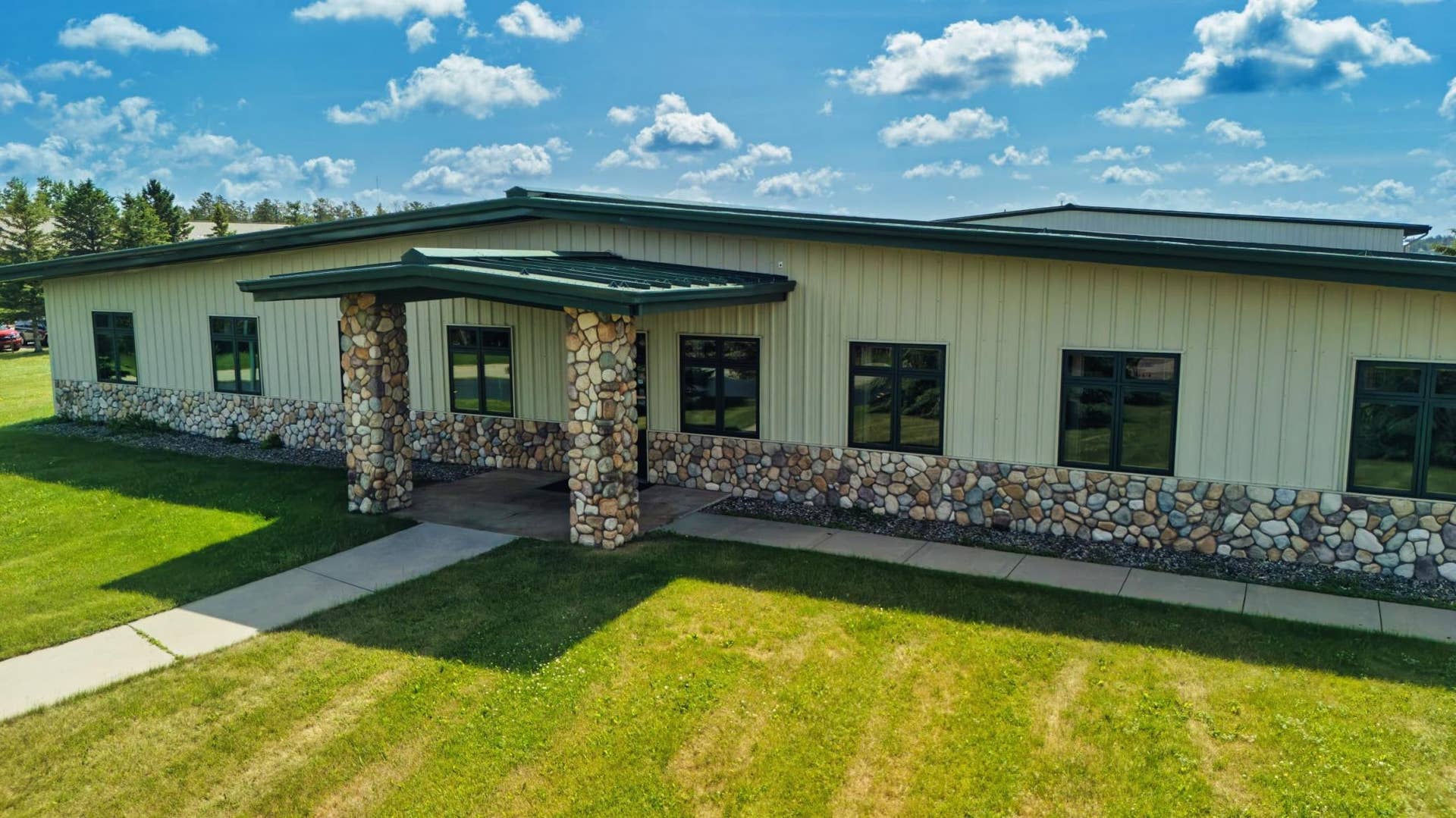 1001 Naylor Drive SE, Bemidji, MN 56601 Front Entrance.jpeg