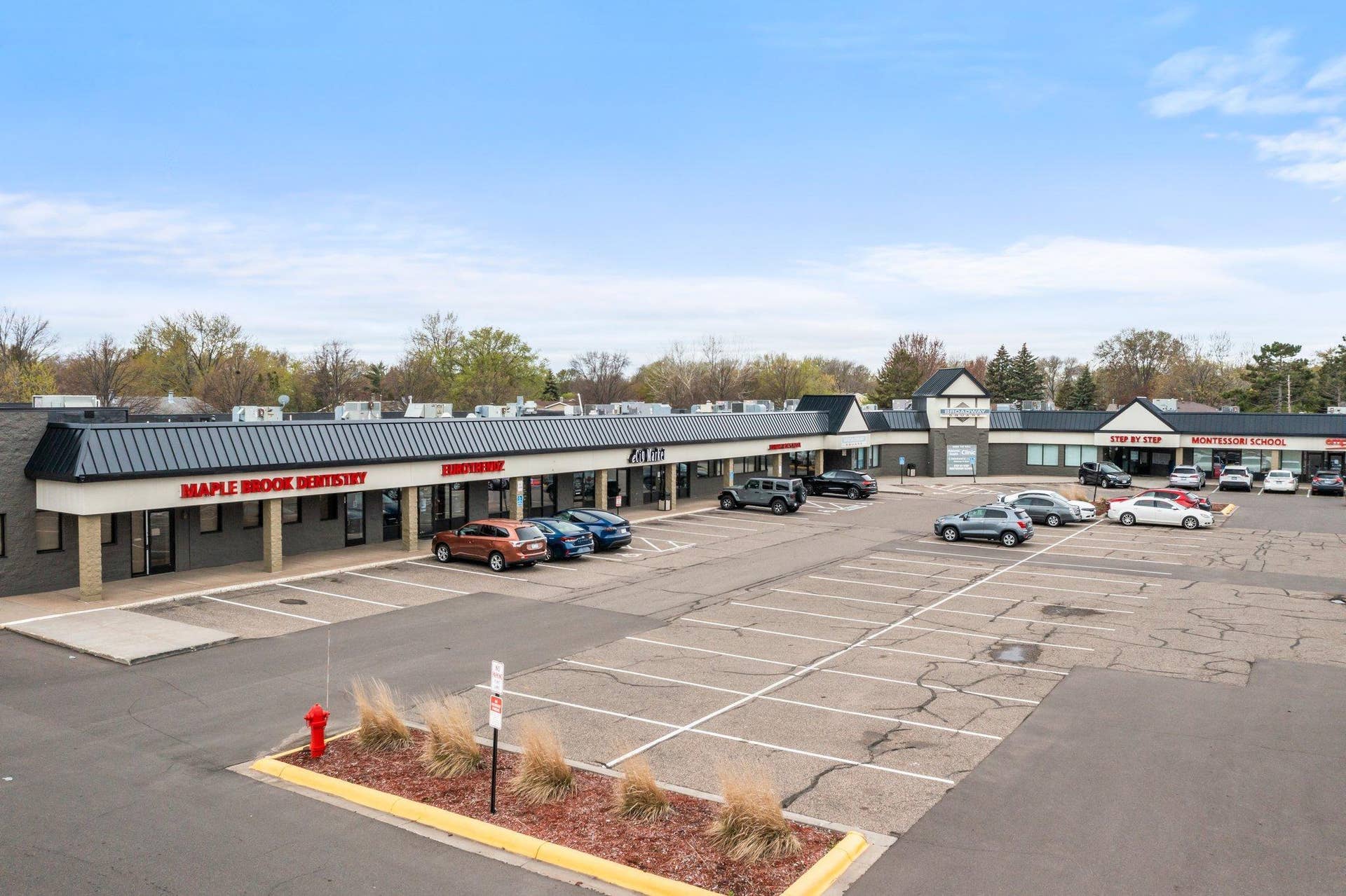 7-web-or-mls-8417 W Broadway-4.jpg