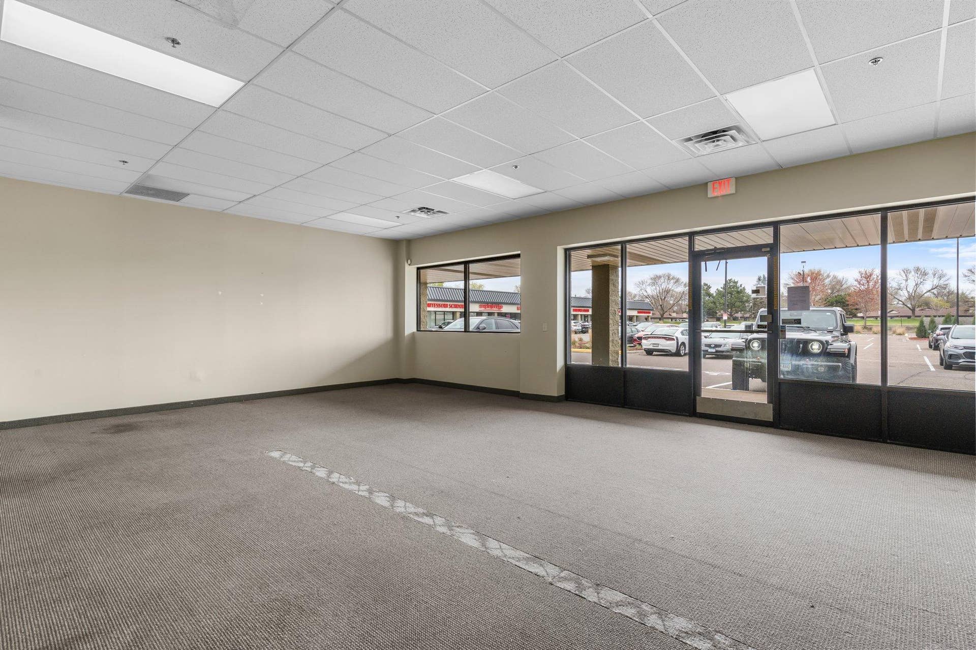 55-web-or-mls-8417 W Broadway-176.jpg