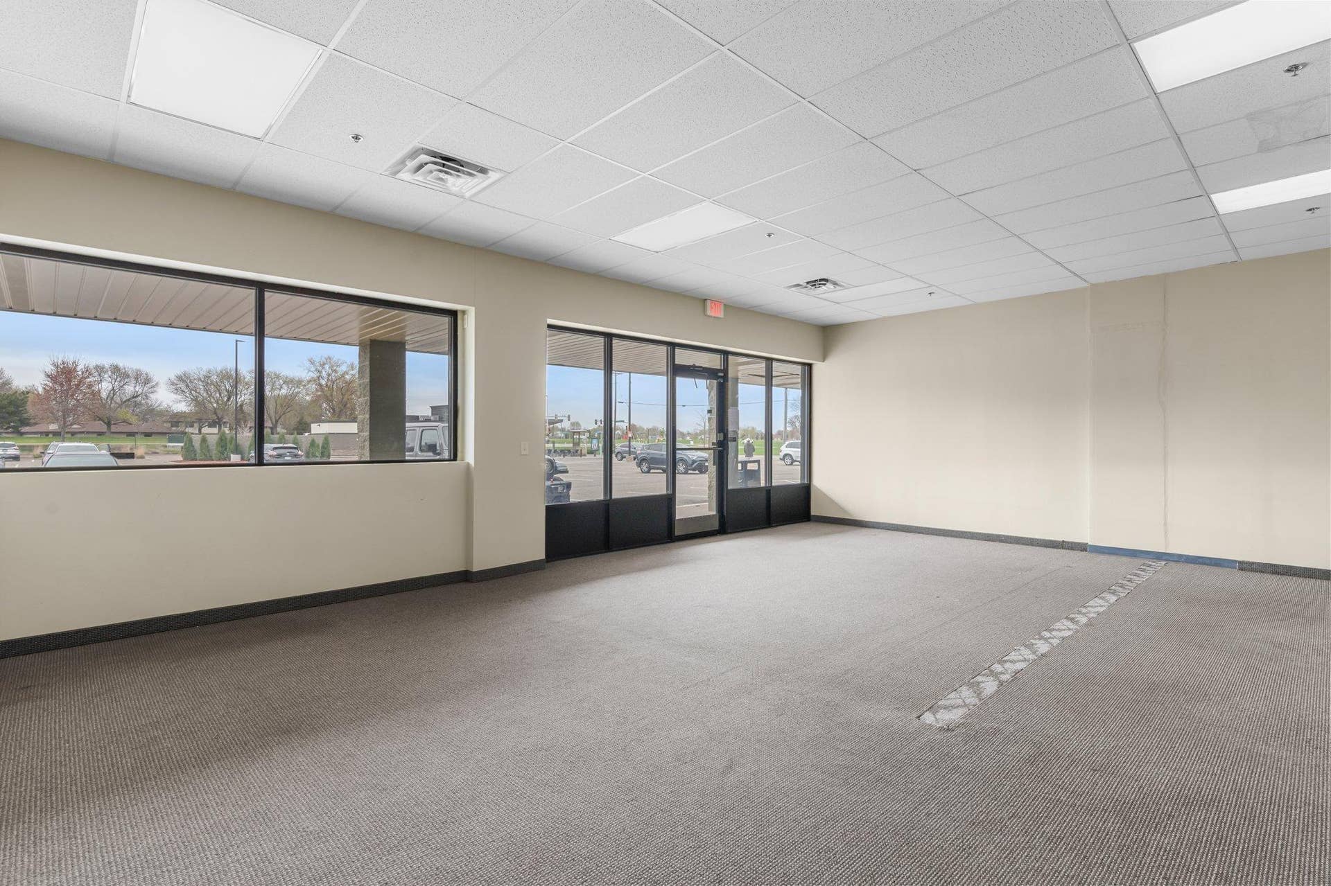 56-web-or-mls-8417 W Broadway-180.jpg