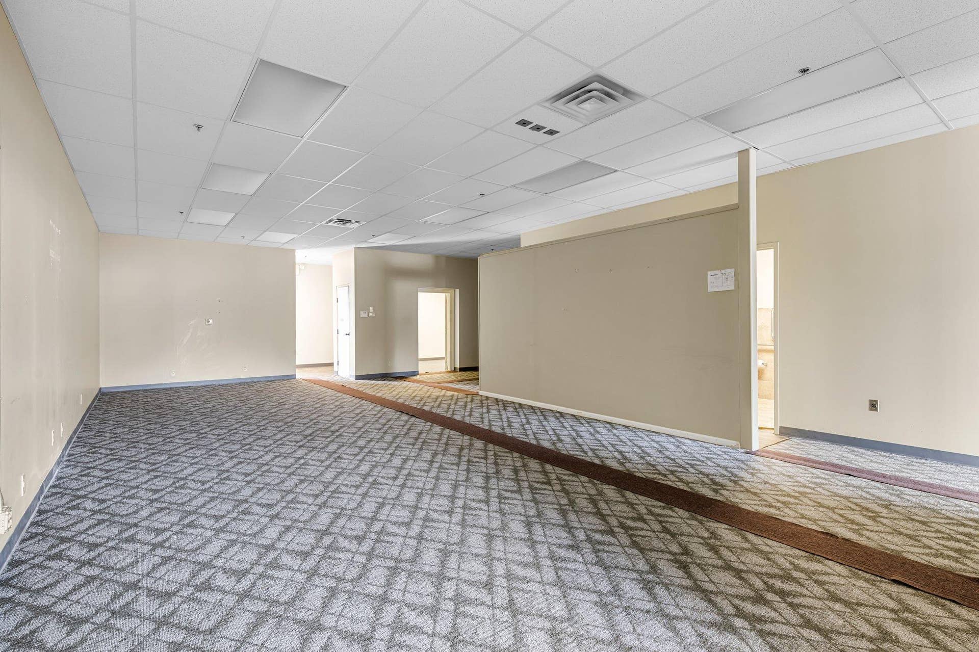 59-web-or-mls-8417 W Broadway-190.jpg