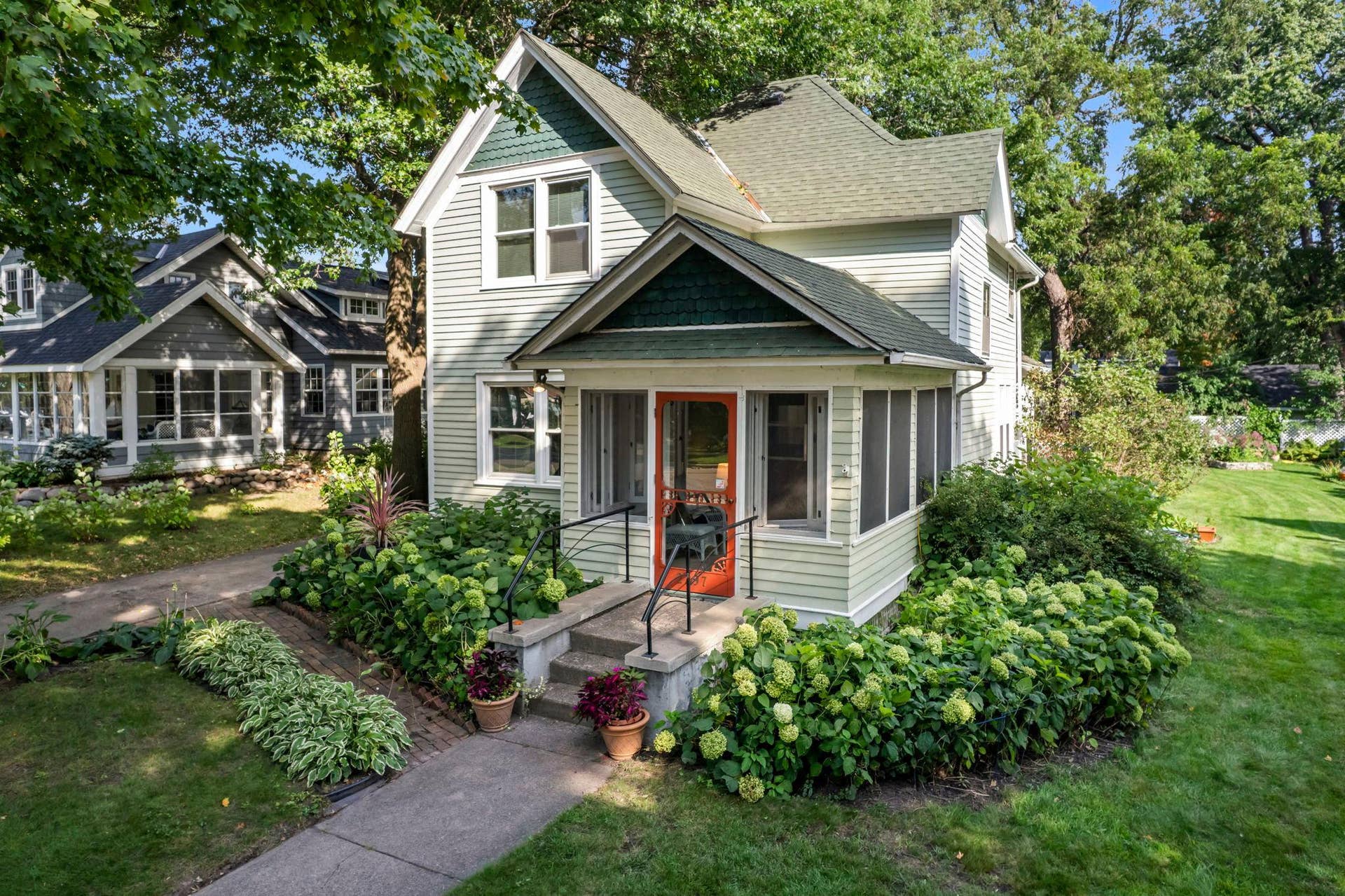 2297 4th Street, White Bear Lake, MN 55110 Welcome to 2297 4th Street in Downtown White Bear Lake