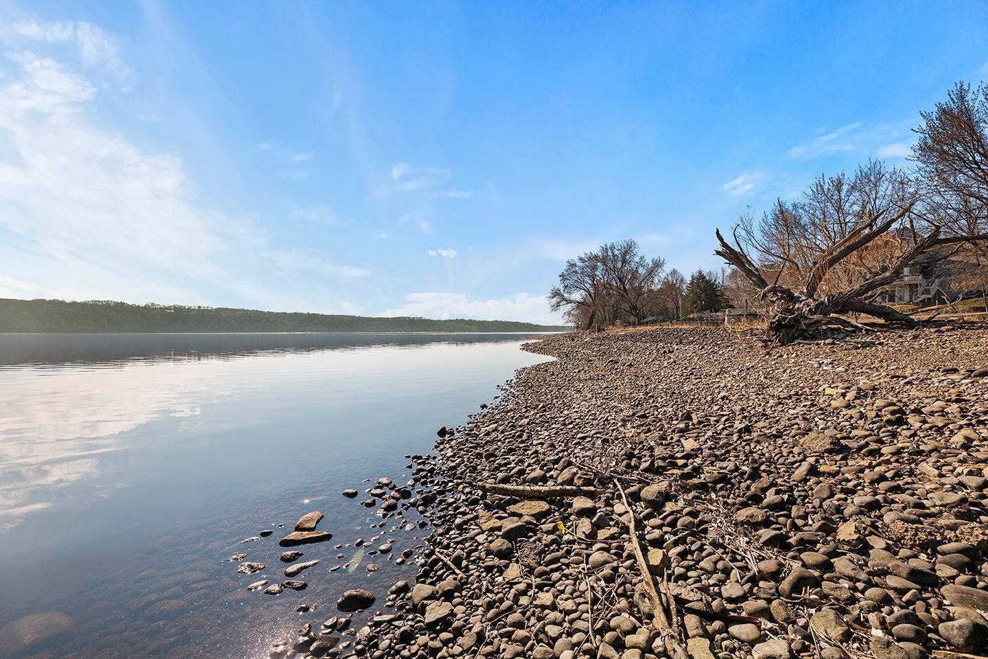 16 Point Road, Bayport, MN 55003