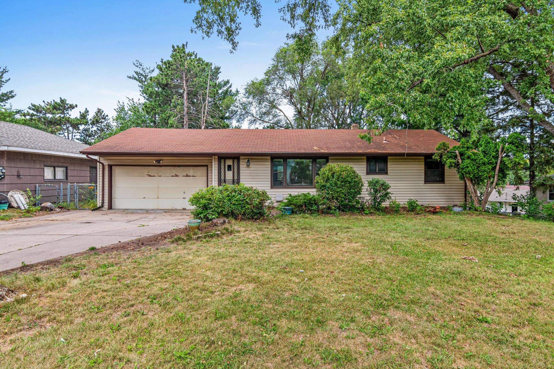 1837 City Heights Drive, Maplewood, MN 55117 Welcome to 1837 City Heights Dr.