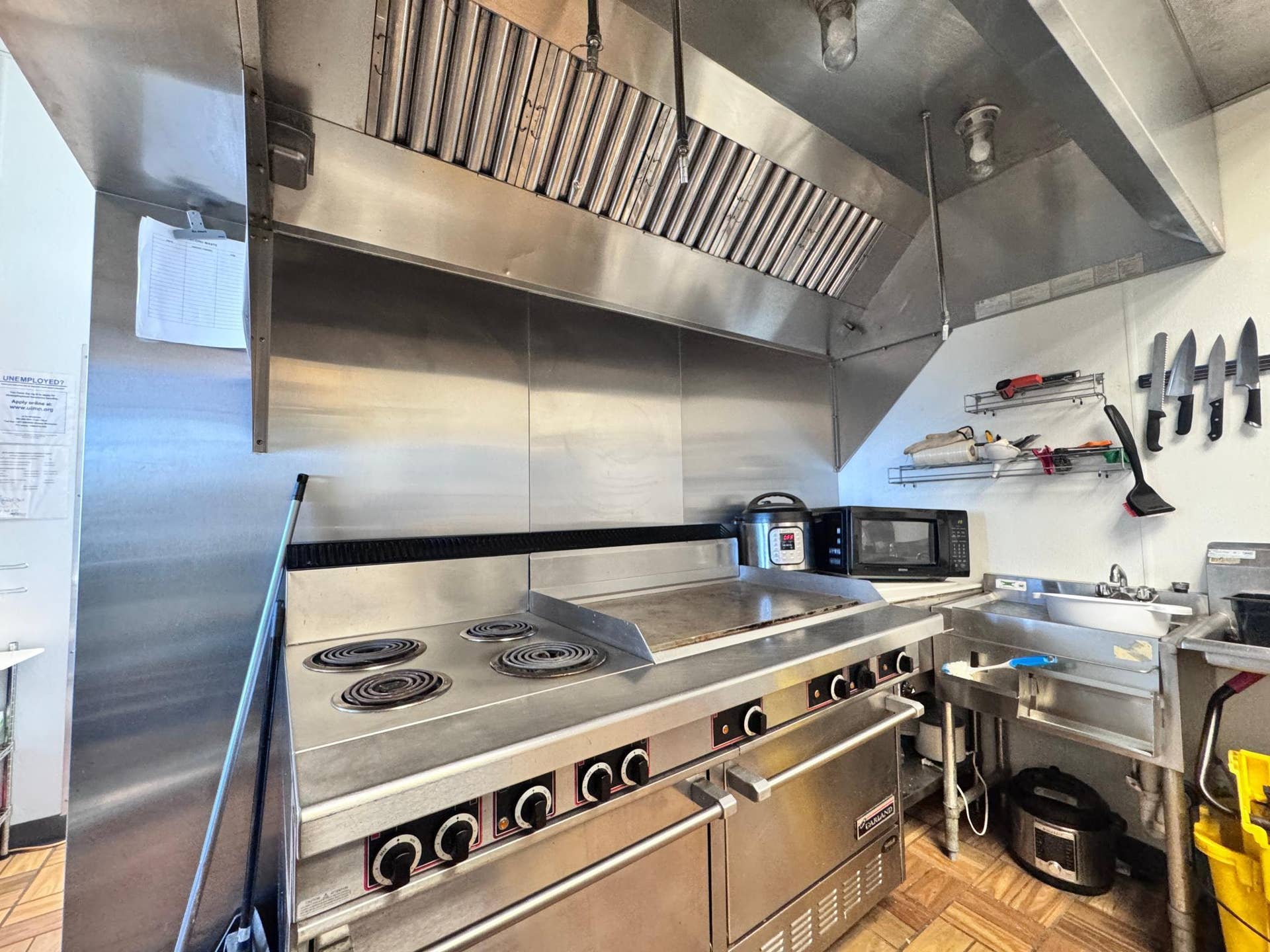 119 2nd Street NW, Bemidji, MN 56601 Everything you need is in place.. Hood vent and sprinkler system!