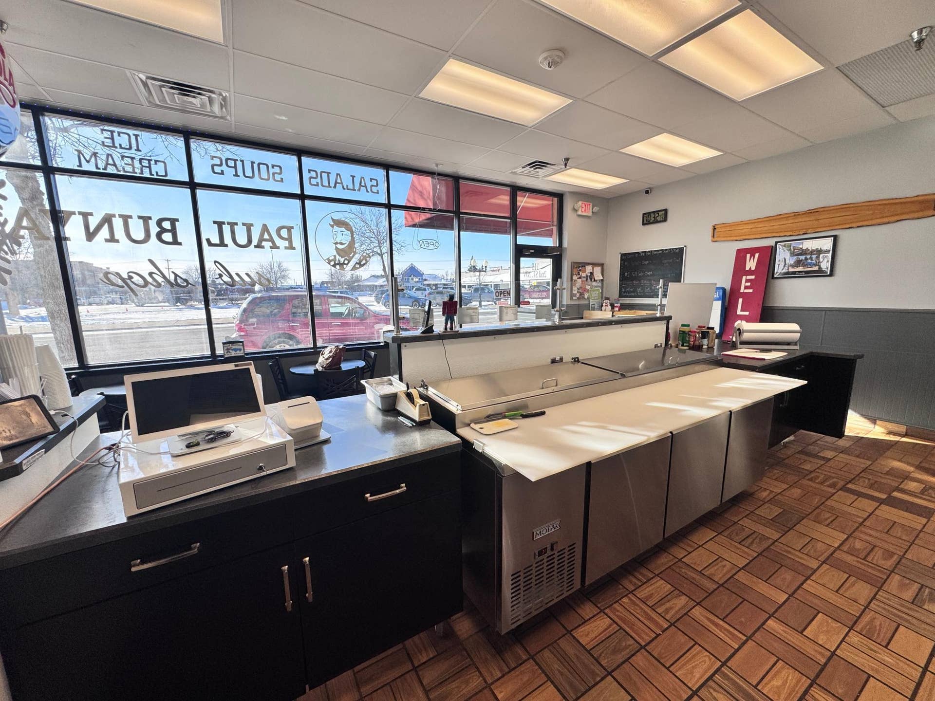 119 2nd Street NW, Bemidji, MN 56601 These windows allow maximum visibility from all angles of traffic.