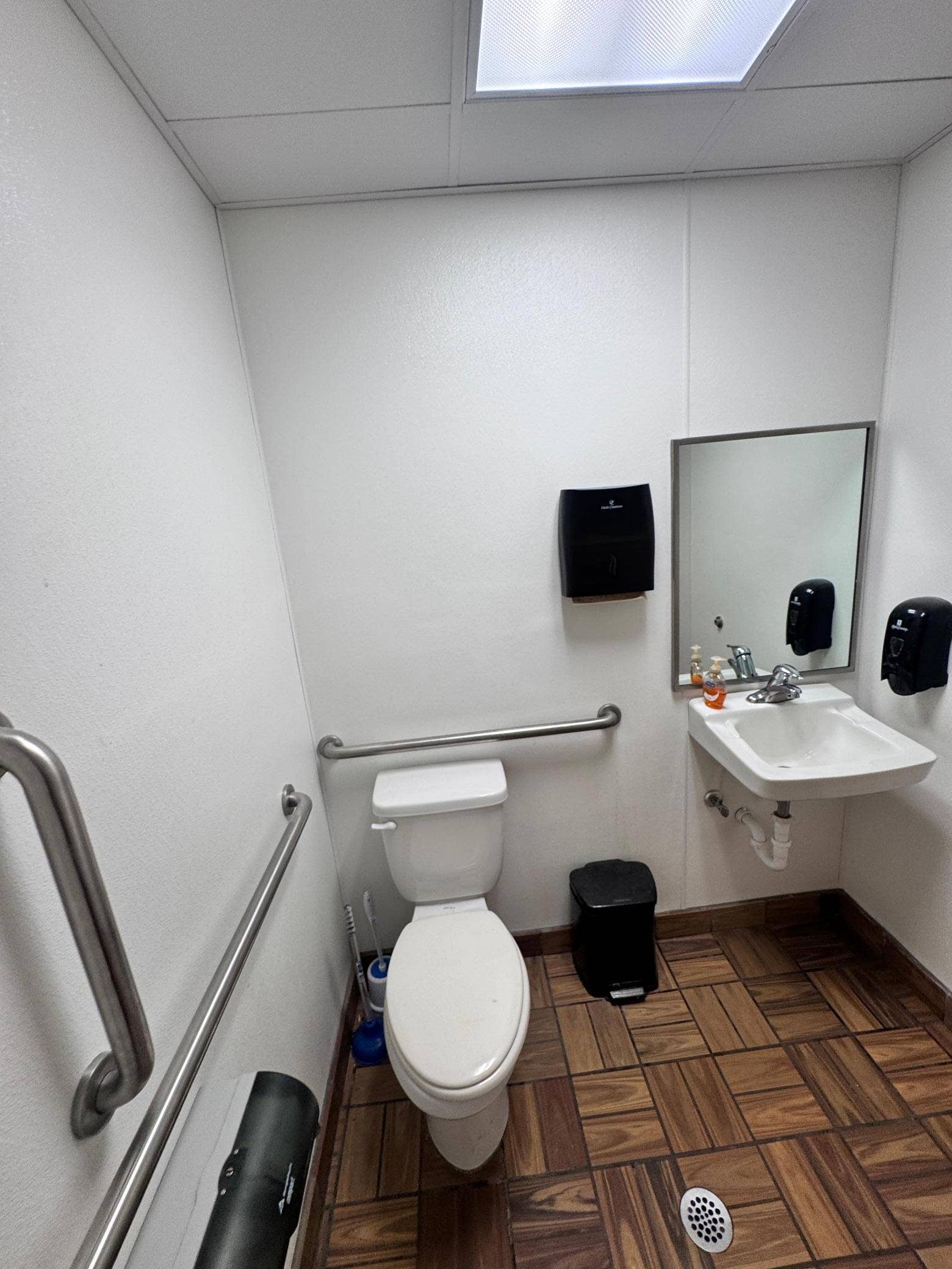 119 2nd Street NW, Bemidji, MN 56601 restroom 2
