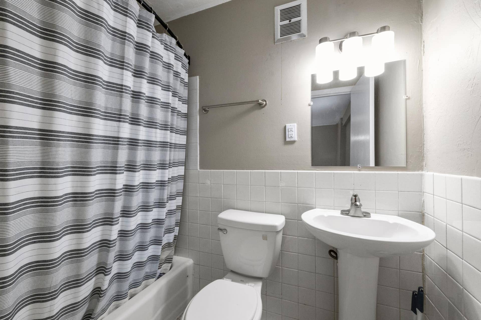 1531 American Boulevard E, #101, Bloomington, MN 55425 1531 American Boulevard E, #101, Bloomington, MN 55425
