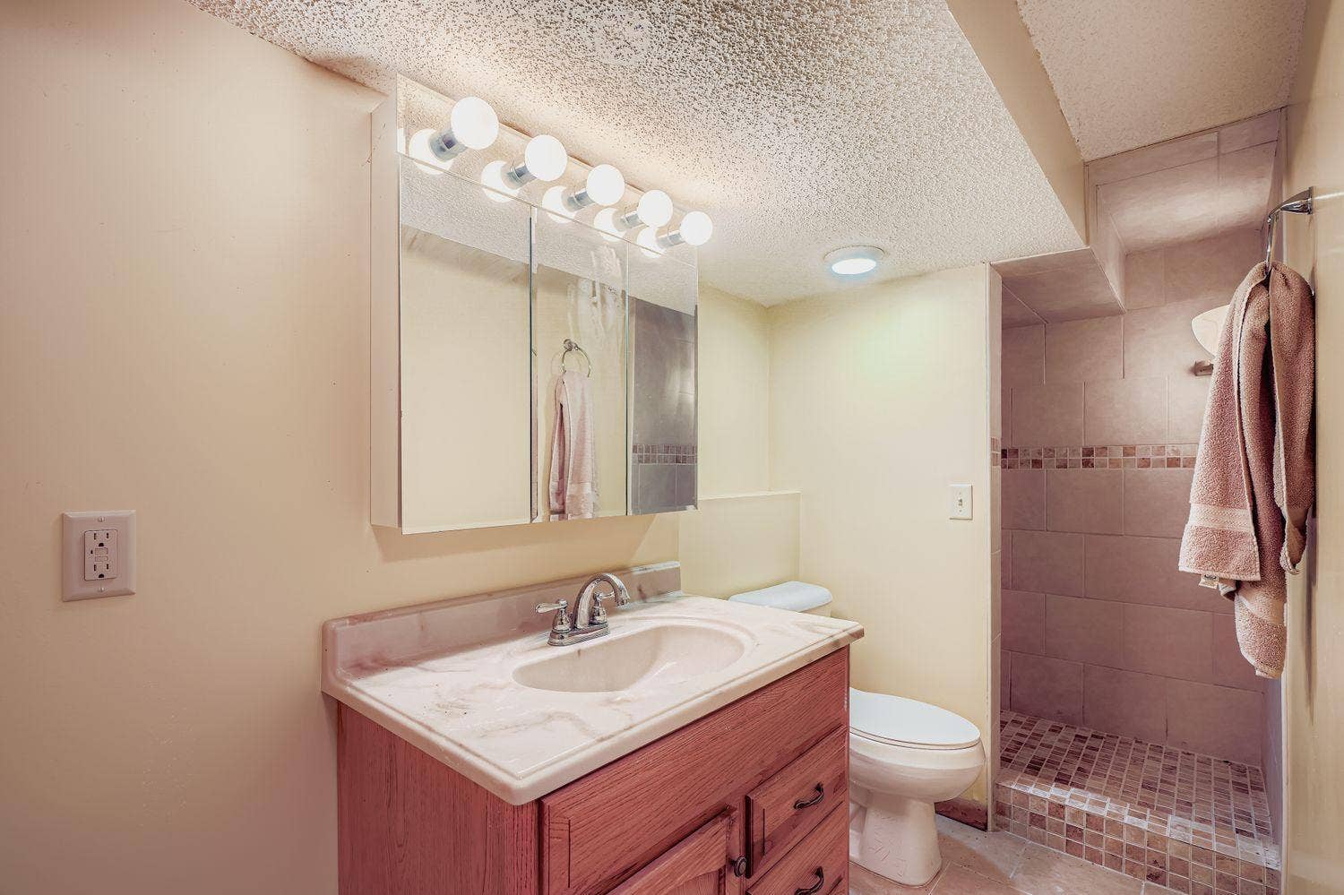1745 Lowest level 3/4 bath