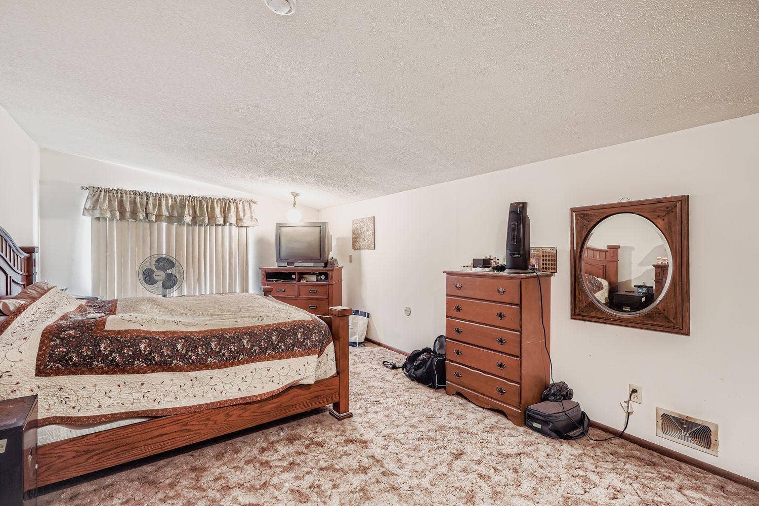 1745 Primary bedroom