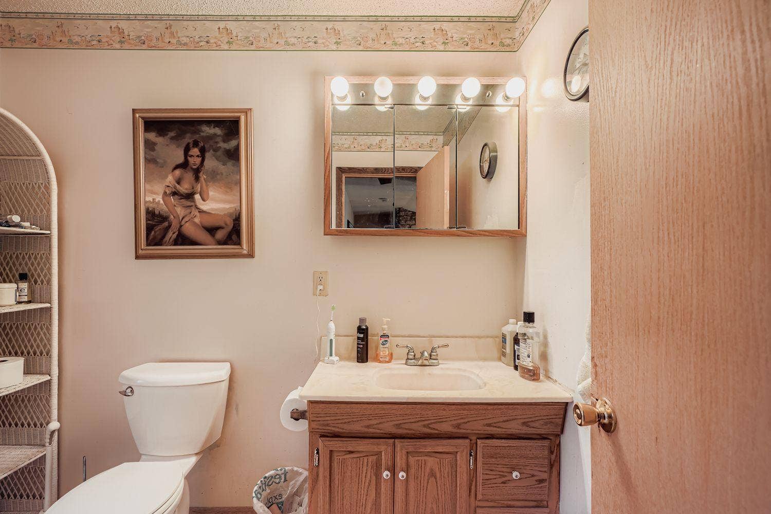 1745 2nd Level full bathroom