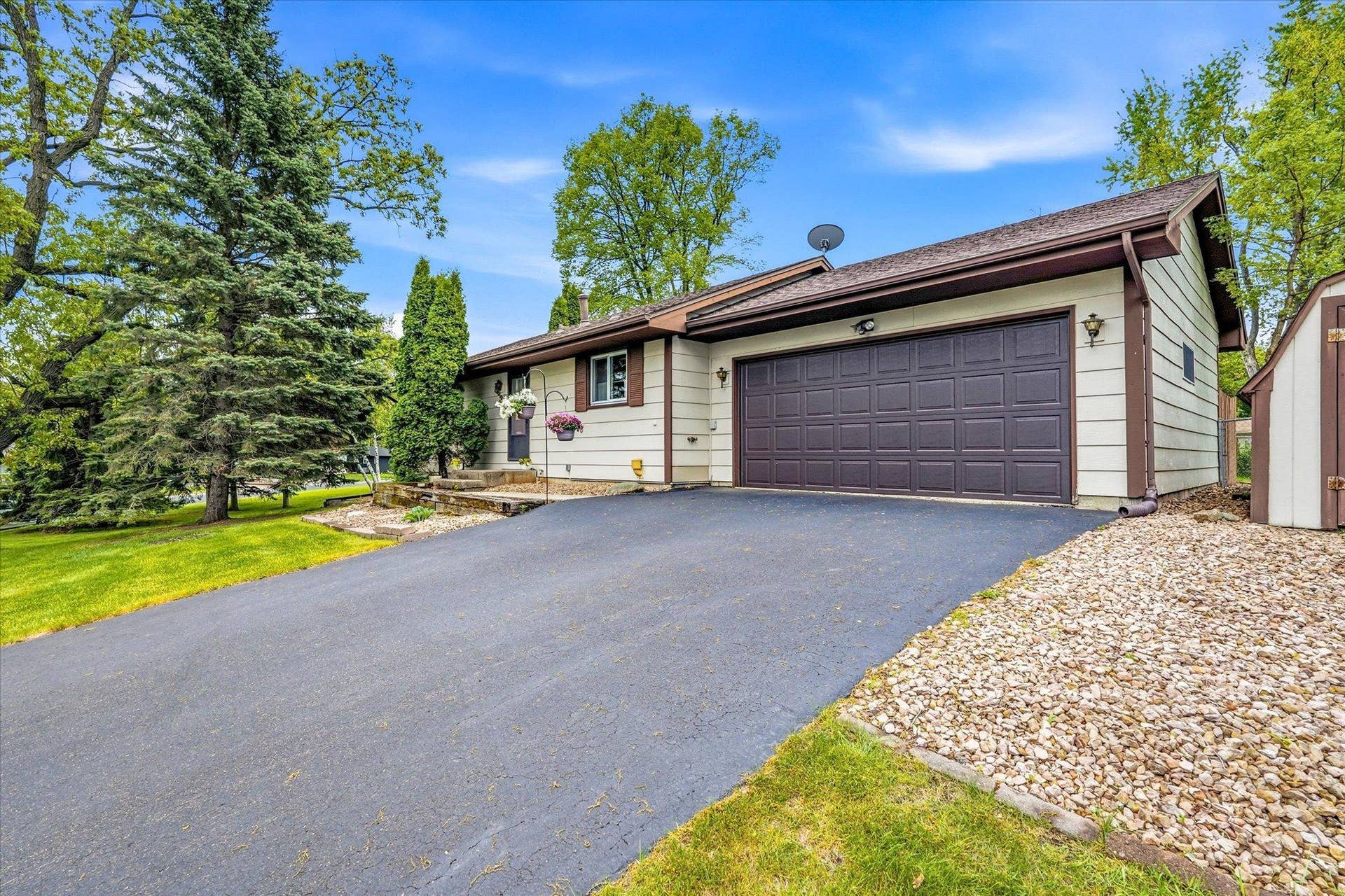 8435 Shadyview Lane N, Maple Grove, MN 55311 8435 Shadyview Lane N, Maple Grove, MN 55311