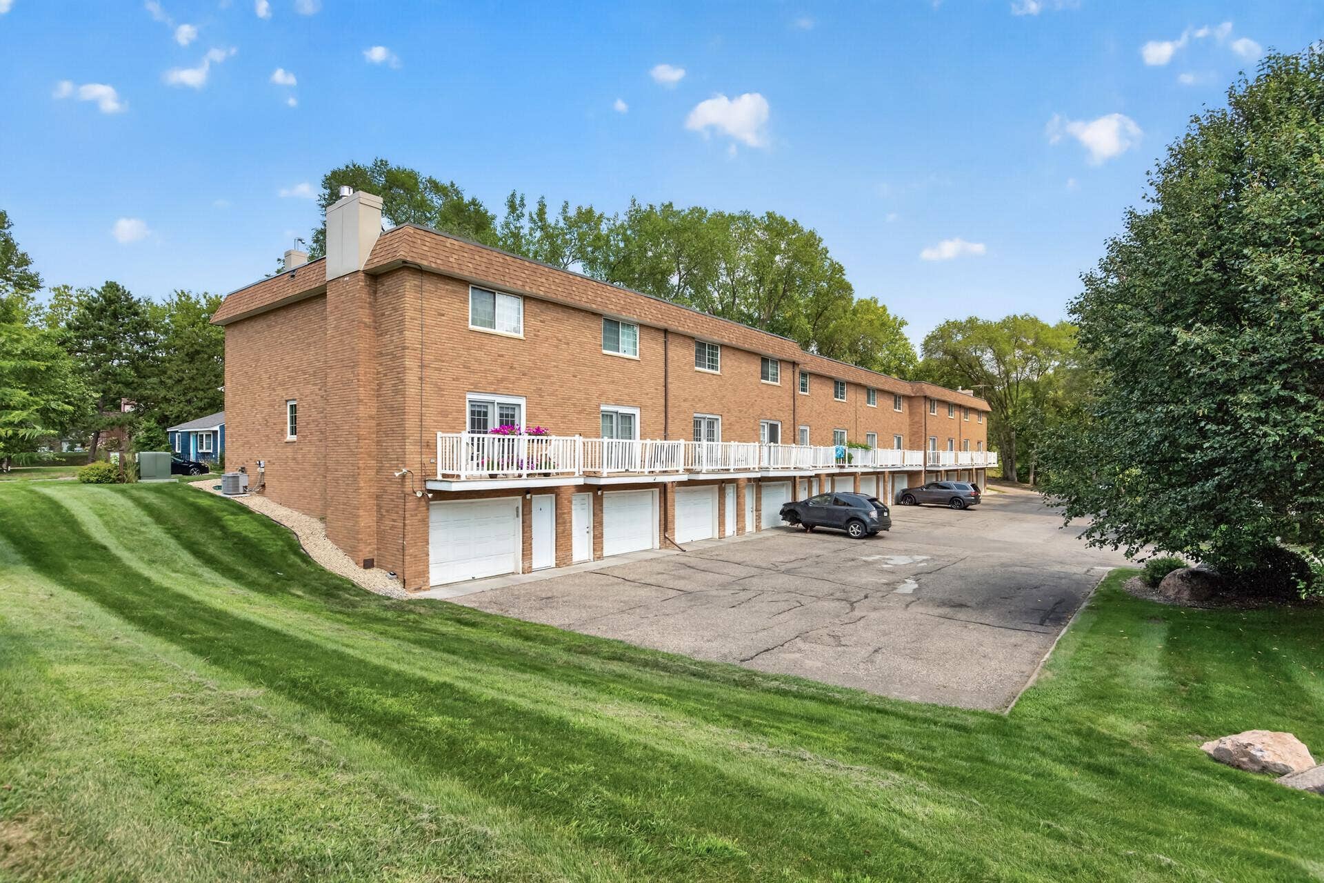 1860 Mcmenemy Street, #I, Maplewood, MN 55117 1860 Mcmenemy Street, #I, Maplewood, MN 55117