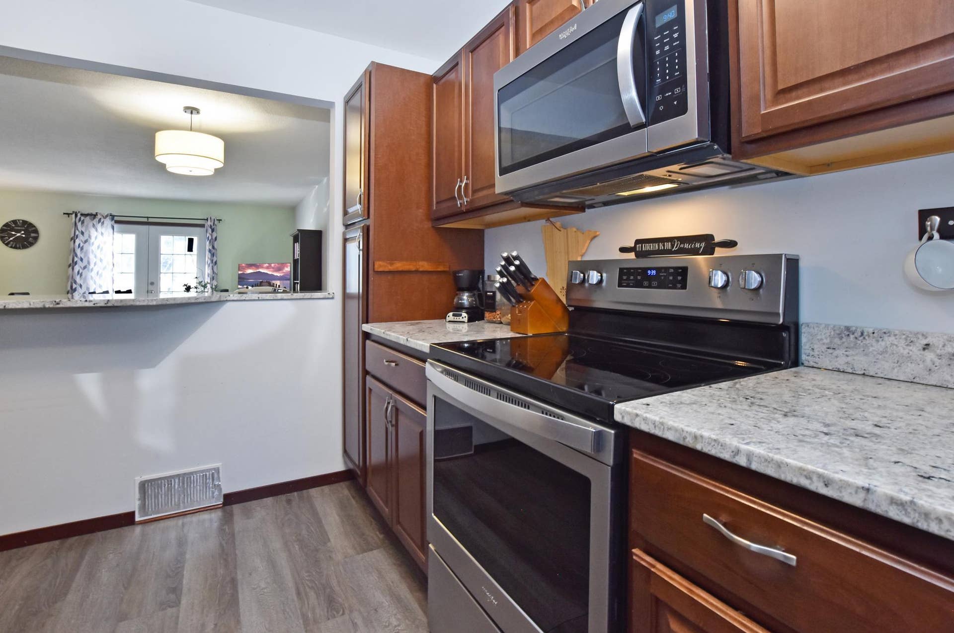 1860 Mcmenemy Street, #I, Maplewood, MN 55117 1860 Mcmenemy Street, #I, Maplewood, MN 55117