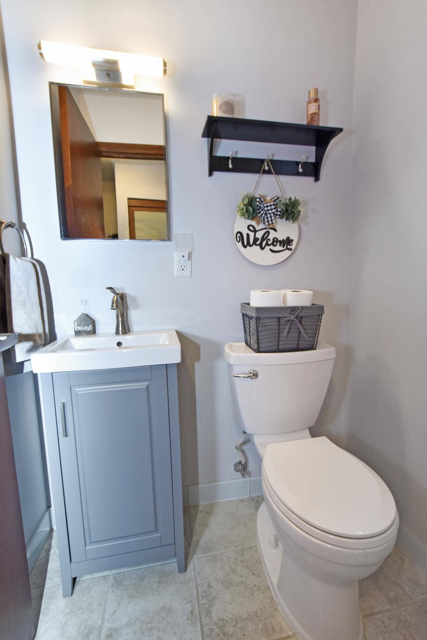 1860 Mcmenemy Street, #I, Maplewood, MN 55117 Main Floor Half Bath