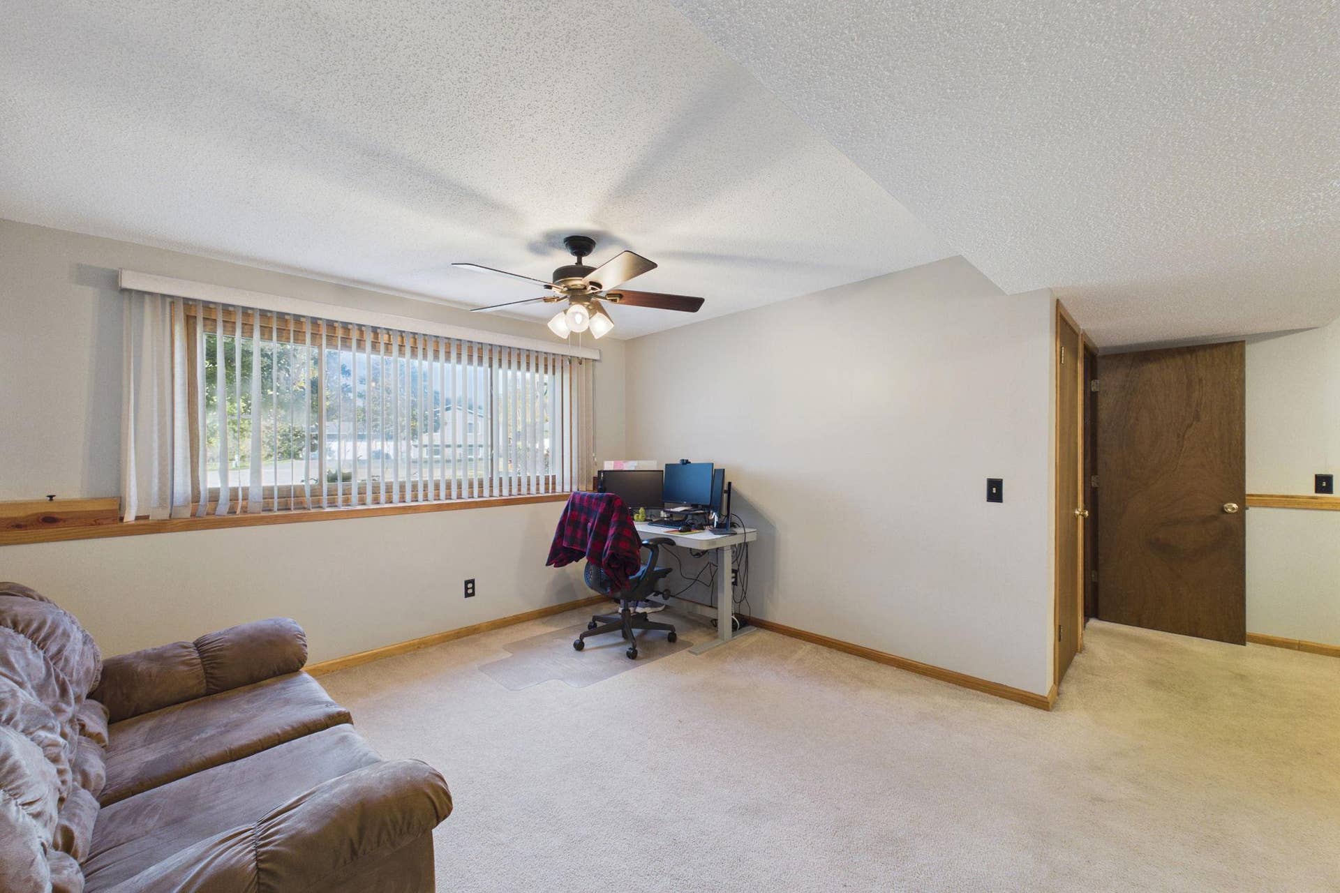 1823 Houle Circle, Hugo, MN 55038