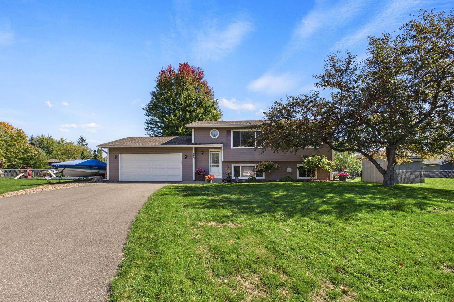 1823 Houle Circle, Hugo, MN 55038