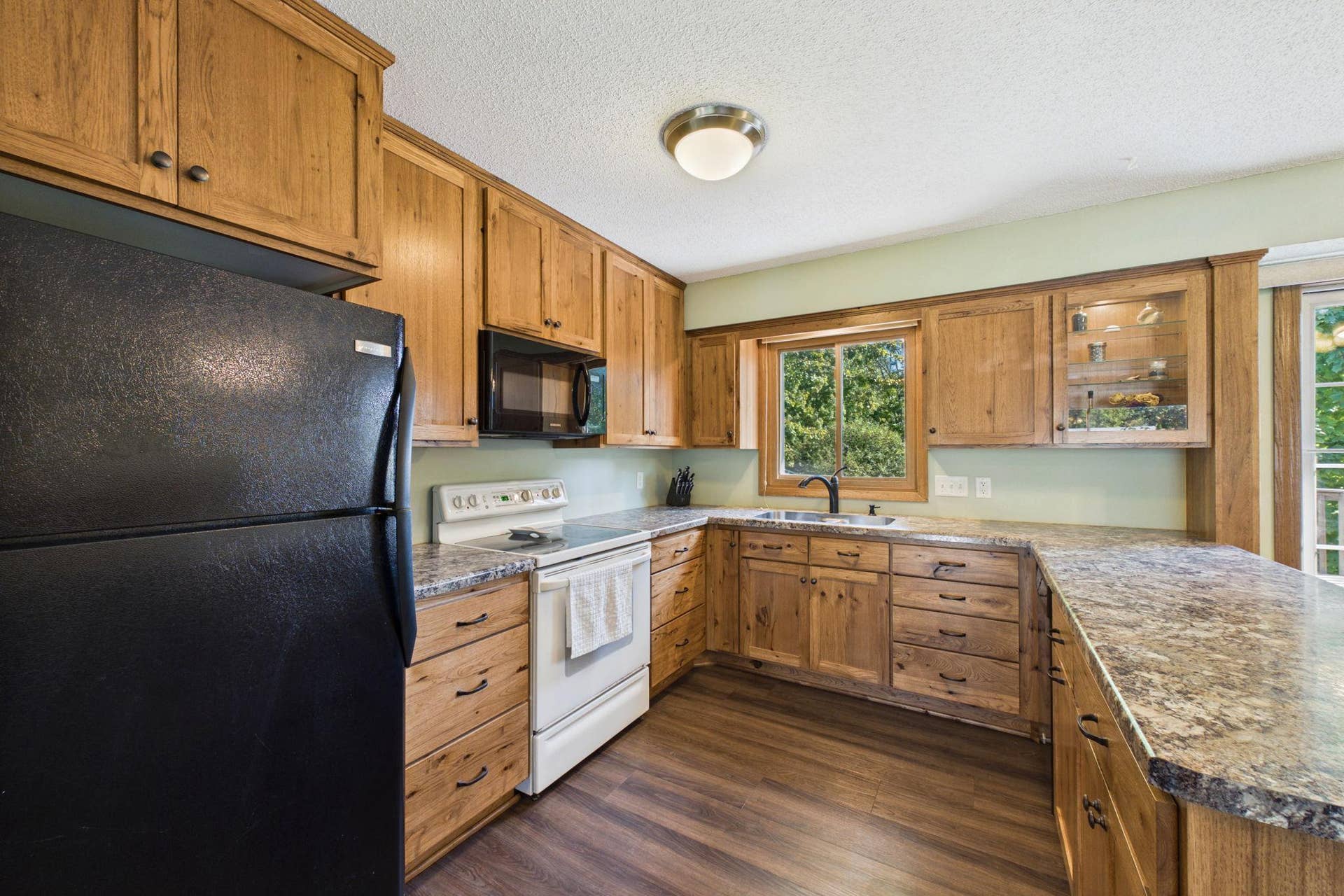 1823 Houle Circle, Hugo, MN 55038