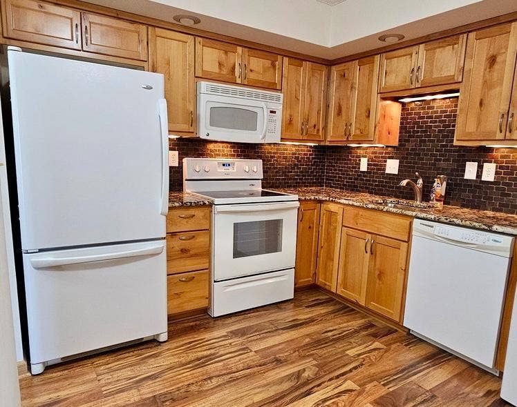 12600 Parkwood Drive, #208, Burnsville, MN 55337 IMG_7194.jpeg