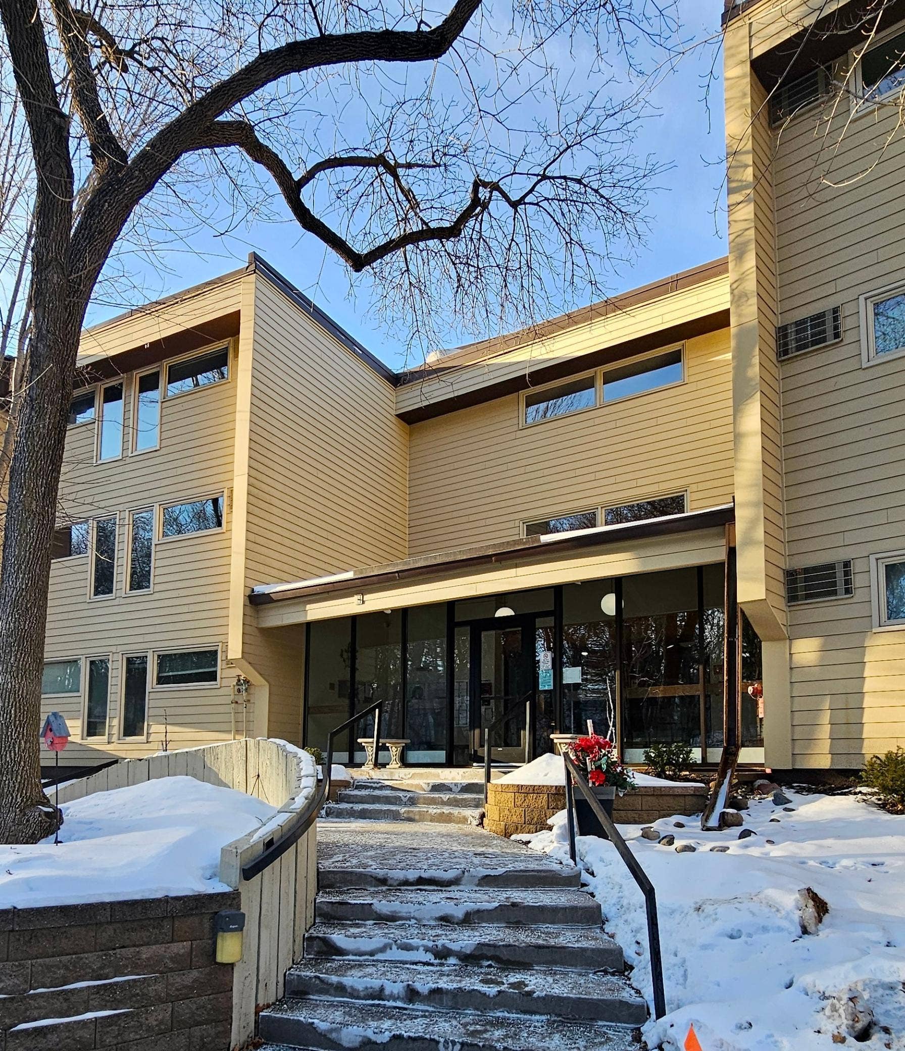12600 Parkwood Drive, #208, Burnsville, MN 55337 IMG_7253.jpeg