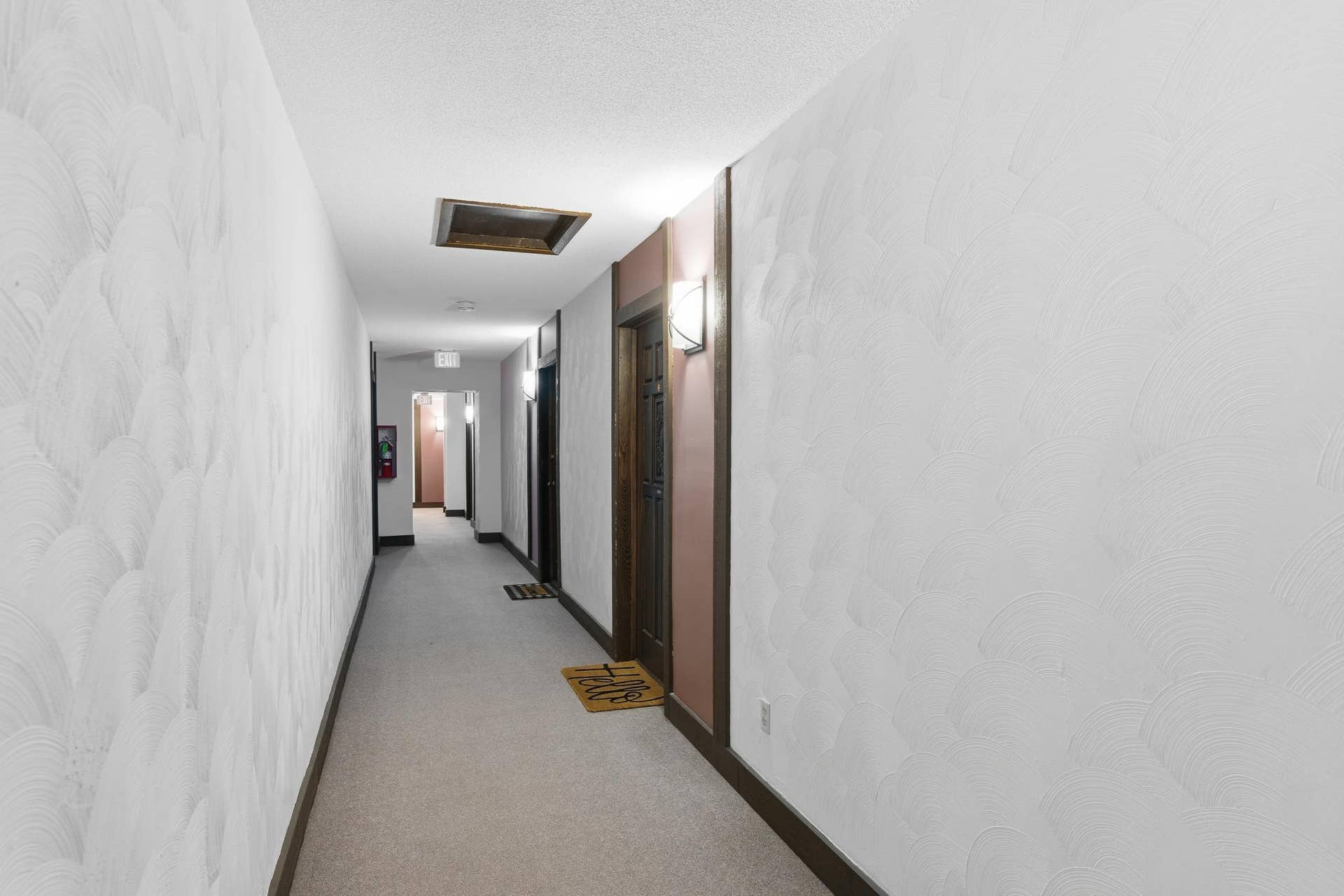 218 Minnesota Avenue NW, Bemidji, MN 56601 Upstairs apartment hallway